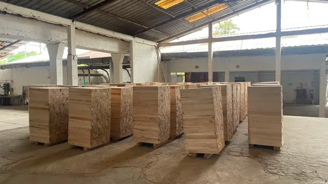 Bloques encolados en bodega