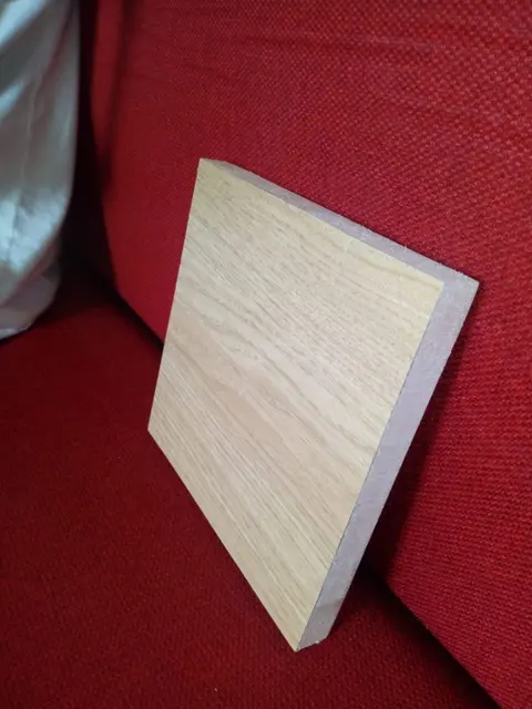 Panel con acabado roble