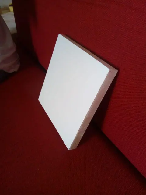 Panel de balsa con cara blanca